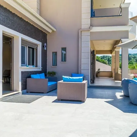 Villa Luxury Matzourana By Posarellivillas